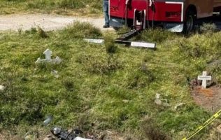 Mueren dos jóvenes que derraparon en una moto en Tianguistenco