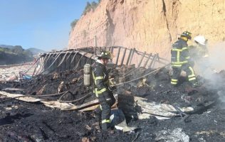 Afecta intenso incendio en ambas direcciones de la Naucalpan-Toluca
