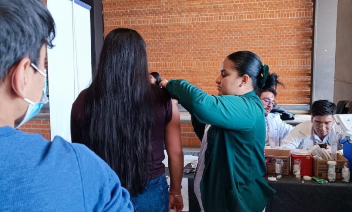 Organiza UAEMex y Gobierno Estatal Mega Jornada de Vacunación en Toluca