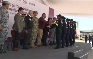 Participa Delfina Gómez en clausura de curso de policías de Proximidad