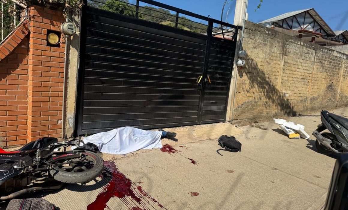 Pierden la vida dos menores de edad en accidente de moto en Tejupilco