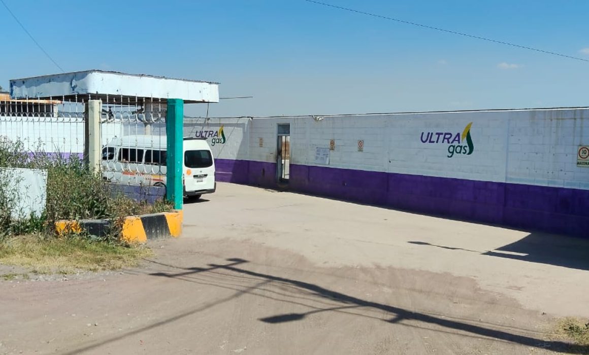 Ponen en riesgo a pasajeros al cargar gas LP en estaciones de Teoloyucan