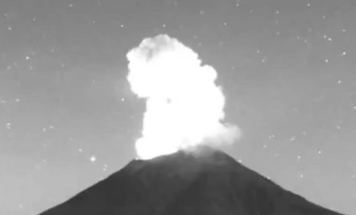Popocatépetl emite 26 exhalaciones; ceniza se dispersa hacia Puebla y CDMX
