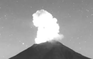 Popocatépetl emite 26 exhalaciones; ceniza se dispersa hacia Puebla y CDMX