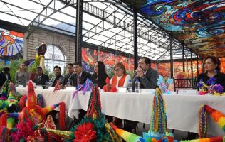 Presenta Acolman su Feria Internacional de la Piñata 2025