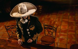 Presenta Pepe Aguilar su nuevo sencillo “Aquí sigo”, reflejo de su trayectoria,