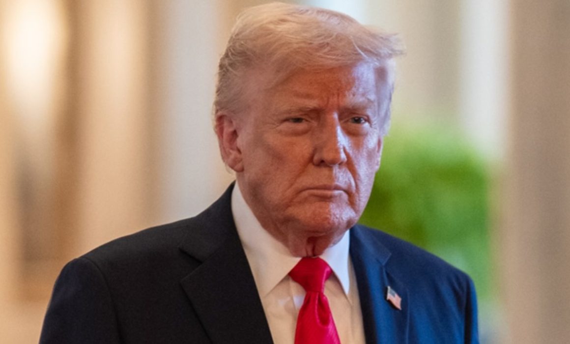 Promete Trump suspender permanentemente migración del tercer mundo