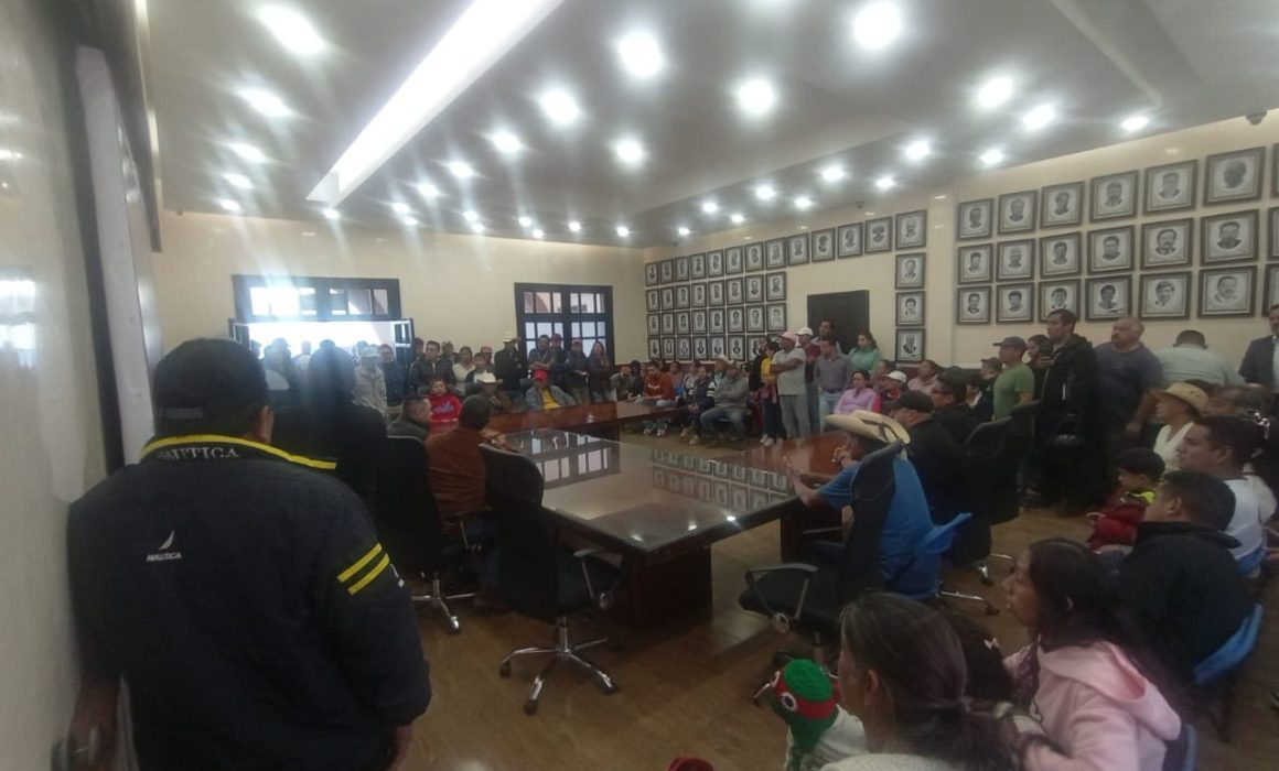 Protestan en Calimaya por extracción y presunta venta de agua comunitaria