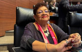 Queda Ernestina Godoy al frente de FGR