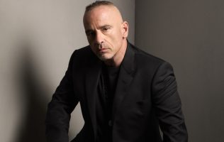 Reaparece Eros Ramazzotti con 'Una historia importante'