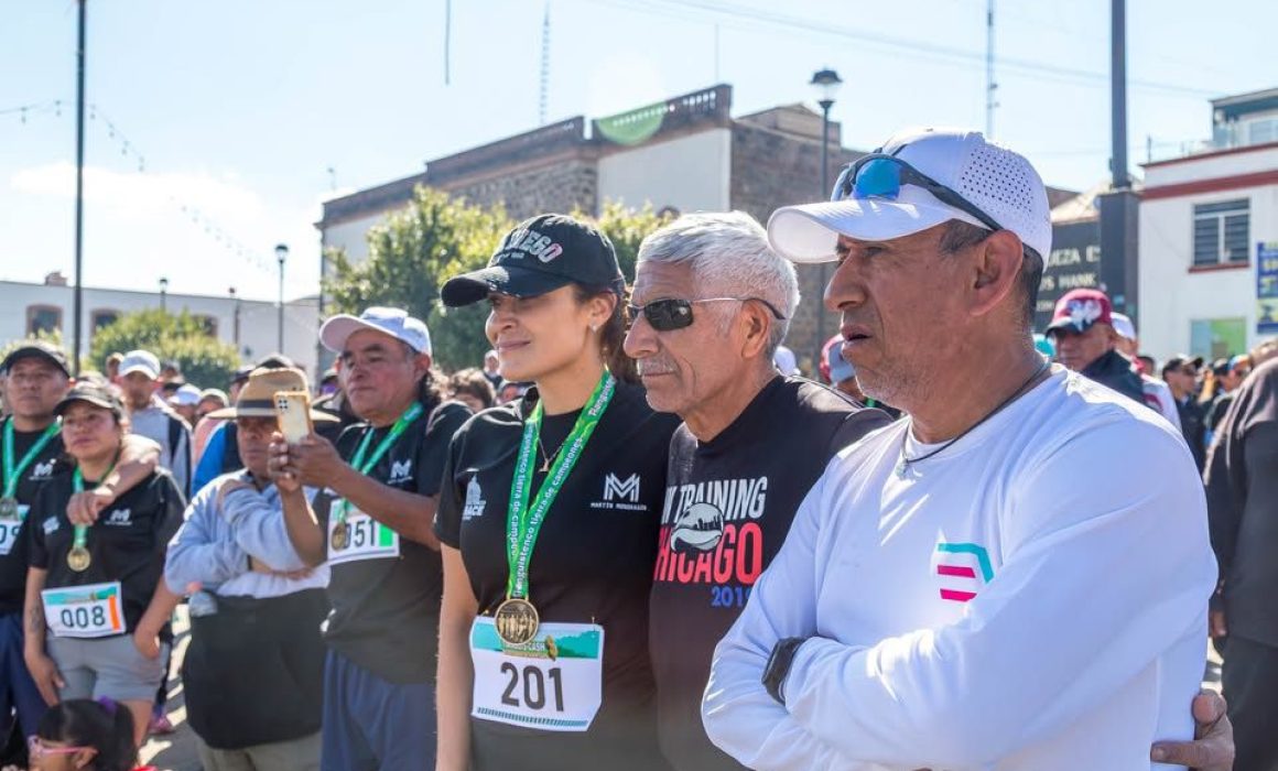 Reconocen en Tianguistenco la carrera del atleta Martín Mondragón