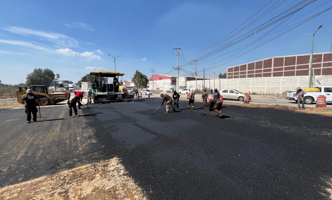 Rehabilitan tramo vial en avenida Huehuetoca
