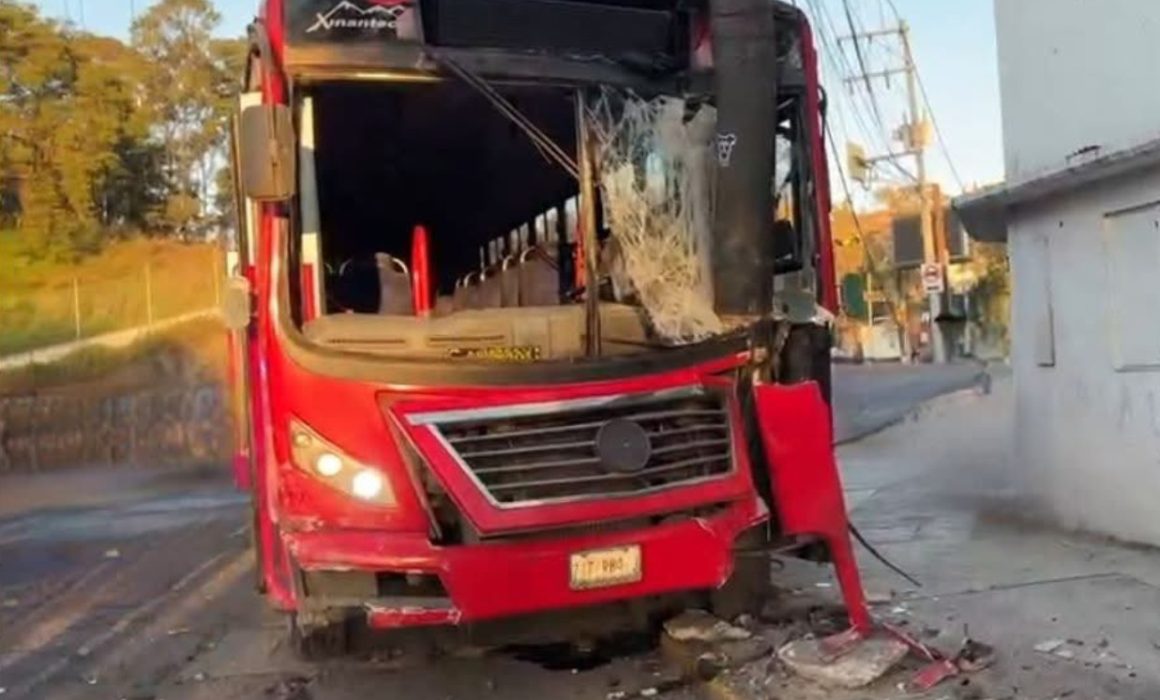 Reportan fuerte accidente en Toluca; la cifra de heridos ascendería a 15