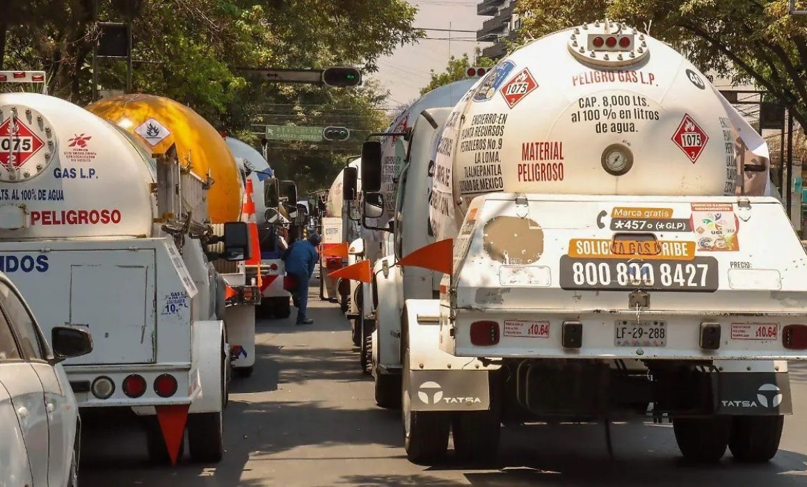 Revisarán en Toluca pipas de combustible para evitar incidentes y fugas
