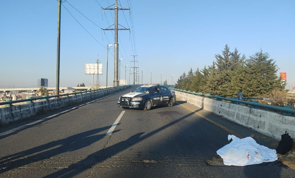 Hallan a hombre sin vida en puente de San Mateo Atenco; indagan causa