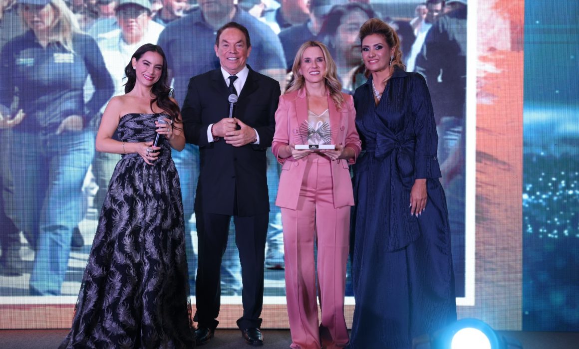 Destacan a Romina Contreras con galardón internacional por su gestión
