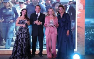 Destacan a Romina Contreras con galardón internacional por su gestión