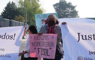 Se manifiestan padres de bebés fallecidos por bacteria en el Edomex