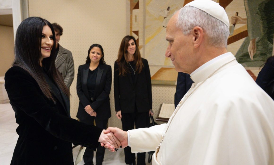Se reúne Laura Pausini con Papa León XIV