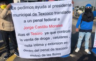 Toman caseta en Texcoco; denuncian que reo controla penal local