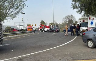 Vuelca pipa con alimento en incorporación al Mexiquense, en Tultepec