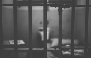 Detienen a 3 in fraganti; venderían droga en Nezahualcóyotl