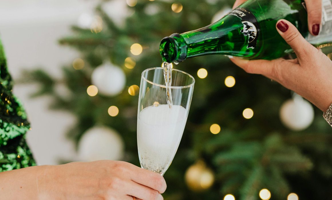 Advierten sobre riesgos de tomar alcohol durante fiestas decembrinas
