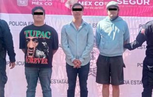 Agarran a 3 en Metepec con armas y droga; iban consumiendo