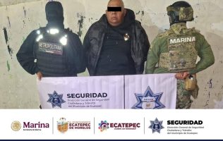 Balean municipales de Ecatepec a comerciantes de bazar navideño