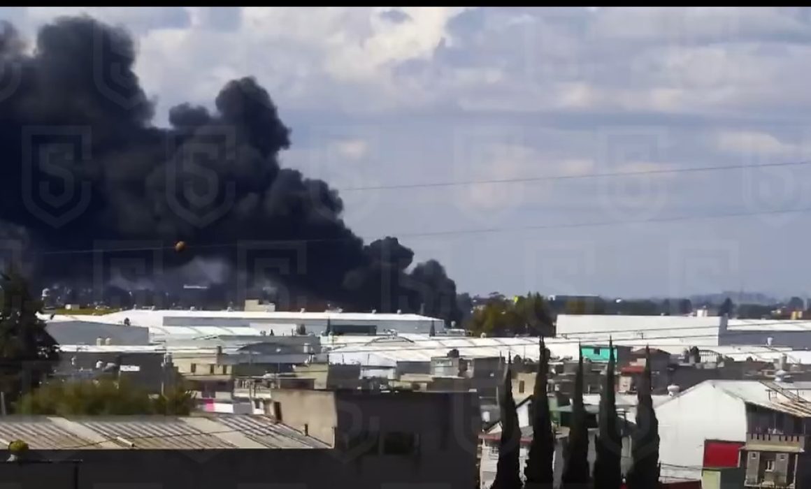 Cae avioneta en Toluca; supera 5 metros de altura columna de humo
