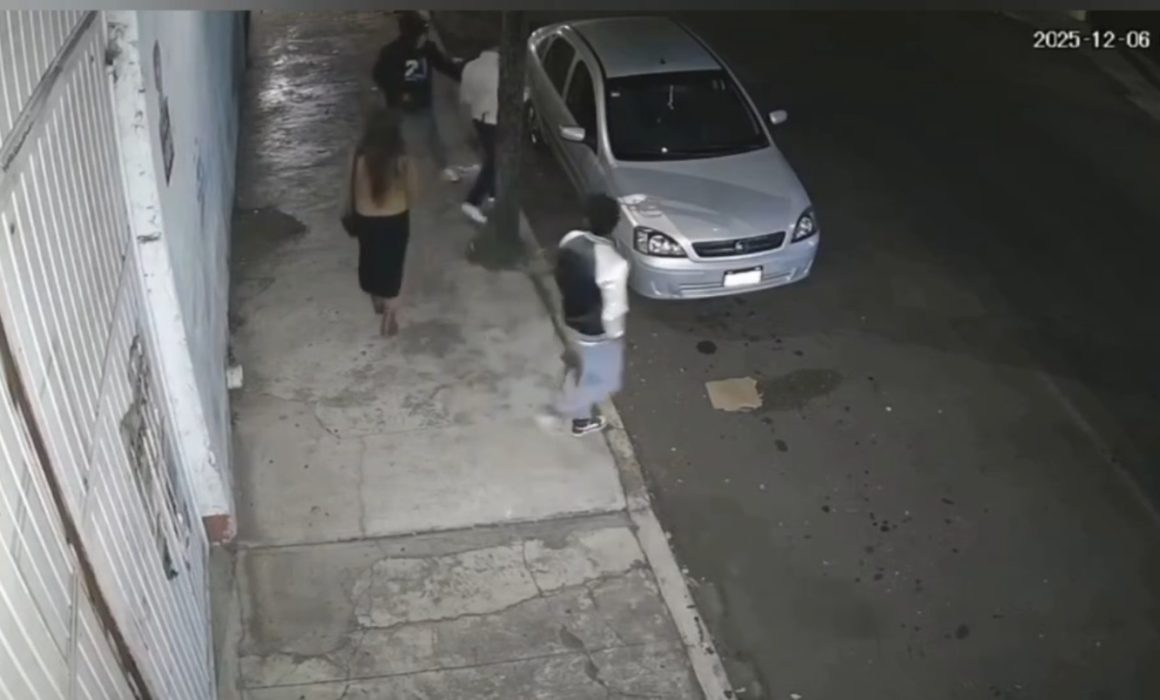Captan cámaras un asalto perpetrado en calles de Toluca