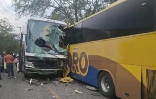 Chocan 2 autobuses en La Montaña de Guerrero; 3 muertos y 25 lesionados