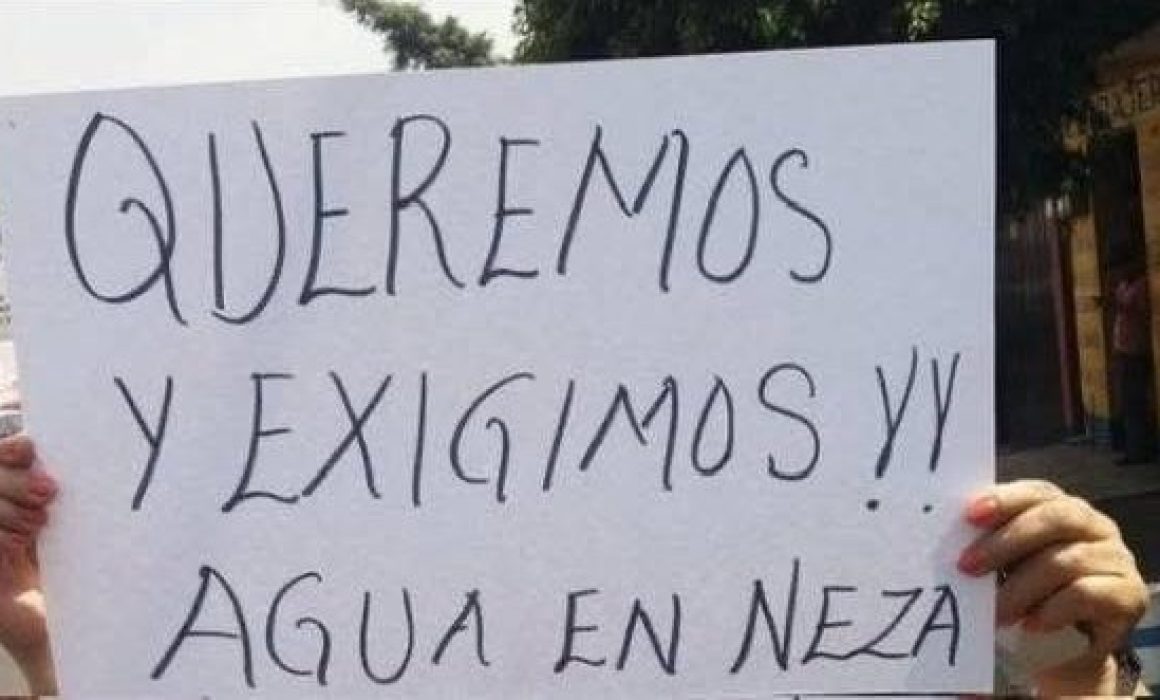Cierran calles frente a presidencia en Nezahualcóyotl por falta de agua