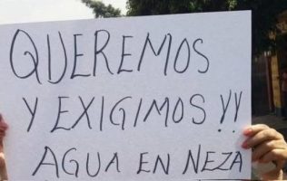 Cierran calles frente a presidencia en Nezahualcóyotl por falta de agua