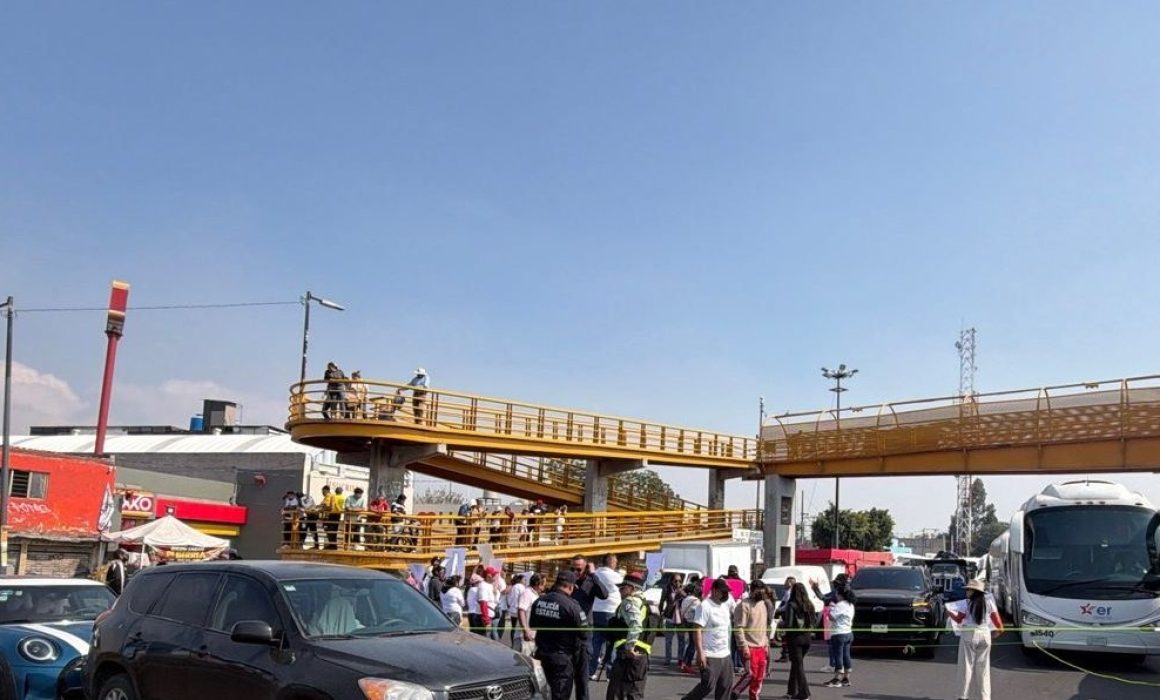 Cierran la México-Puebla: familia de Grecia N pide apoyo a autoridades