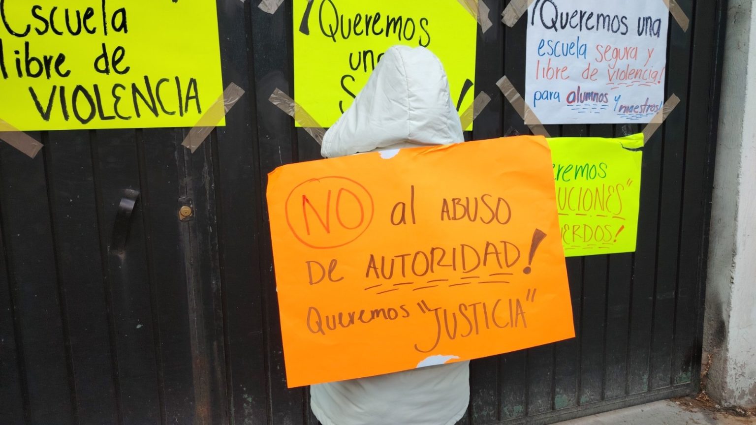 Cierran padres primaria en Metepec; protestan por casos de bullying ...
