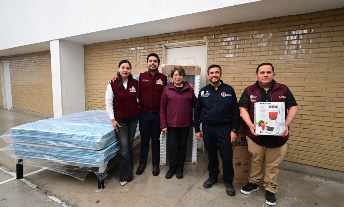 Concede Delfina Gómez 4 mil kits a familias en Nezahualcóyotl
