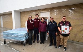 Concede Delfina Gómez 4 mil kits a familias en Nezahualcóyotl