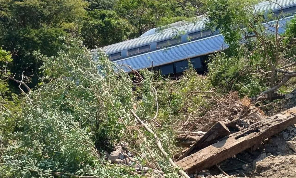 Confirma Salomón Jara 15 lesionados por descarrilamiento de tren