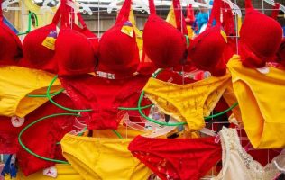 Conoce por qué se usa ropa interior de colores en año nuevo