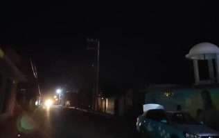 Continúan en penumbra calles de Atlautla; piden atender corredor escolar