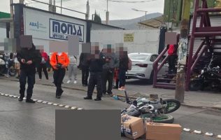 Derrapa de su motocicleta en Ecatepec y lo atropellan