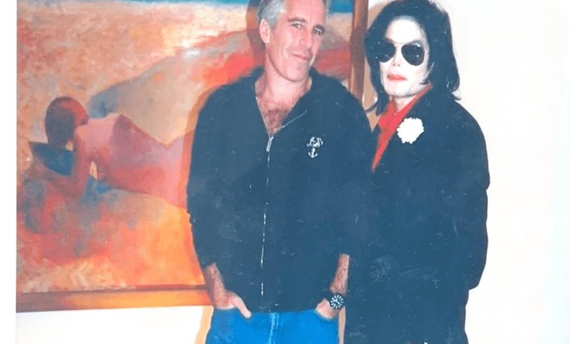 Difunden nuevas fotos del caso Epstein con Clinton y Michael Jackson