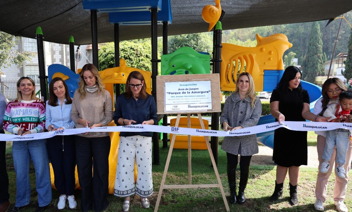 Entrega Romina Contreras parque infantil en Lomas de la Herradura