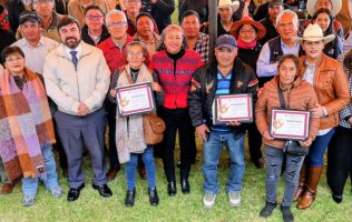 Entrega GEM premios a productores de maíz y amaranto