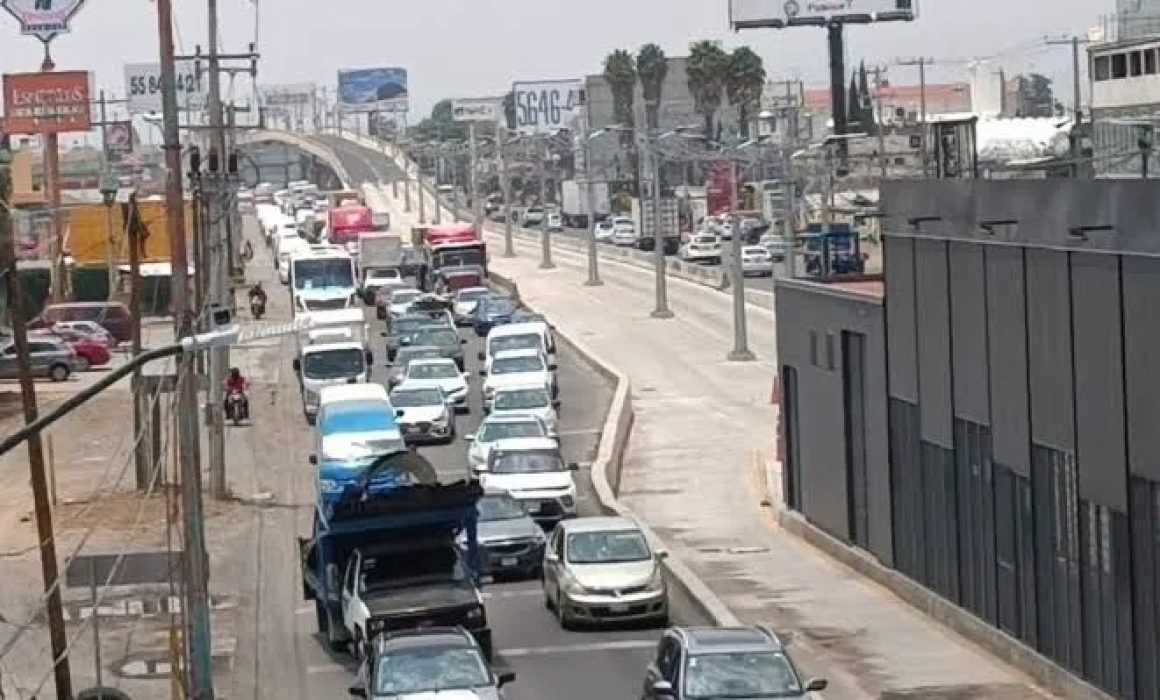 Estalla molestia en Chalco por caos vial y obras eternas del Trolebús
