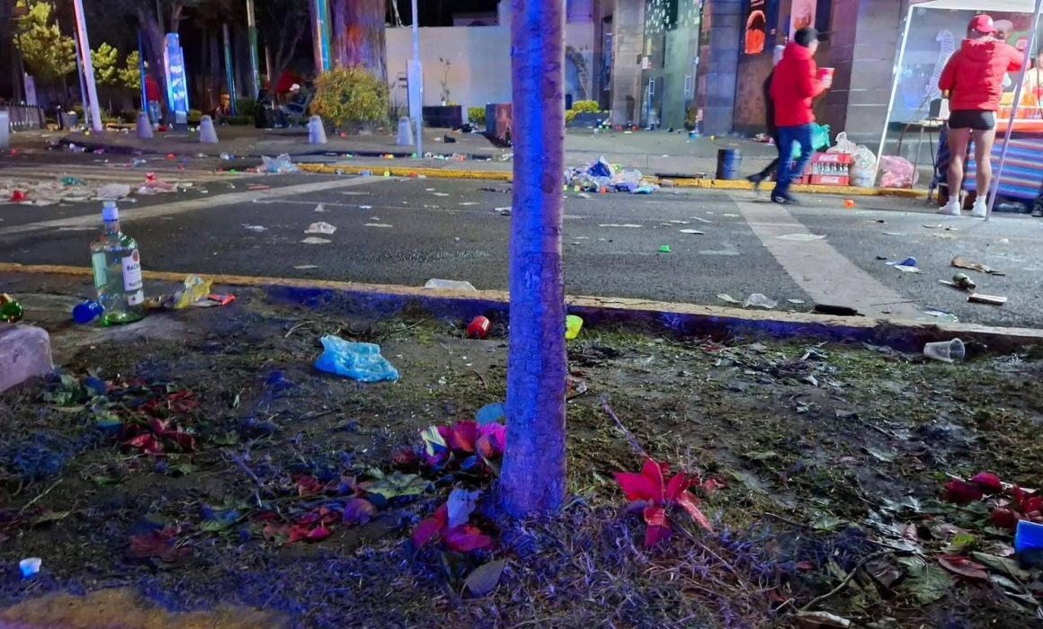 Festejos por campeonato del Toluca dejan calles llenas de basura 