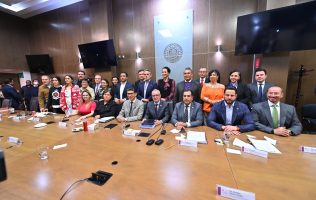 Frena Congreso cambios a ISSEMyM y cobro al transporte pesado