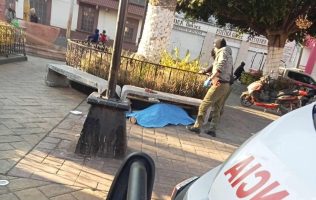 Hallan a persona sin vida en pleno centro de Chiconcuac; indagan causas