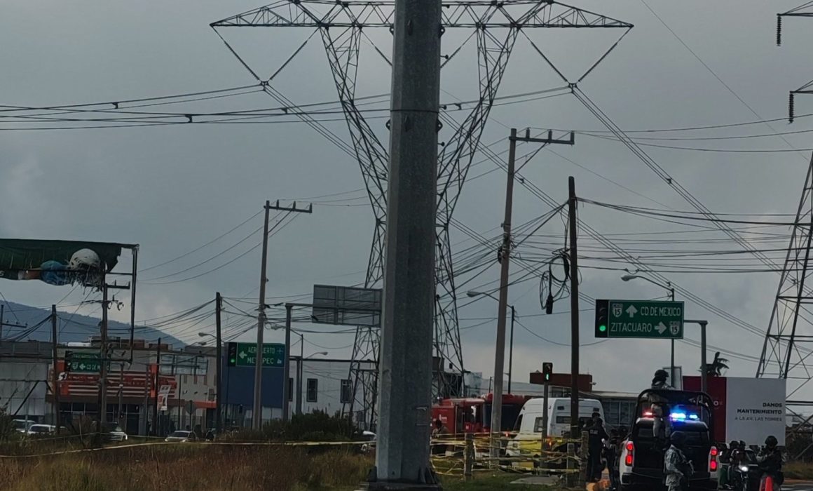 Hallan cuerpo en canal de aguas negras en Zinacantepec; estaba mutilado